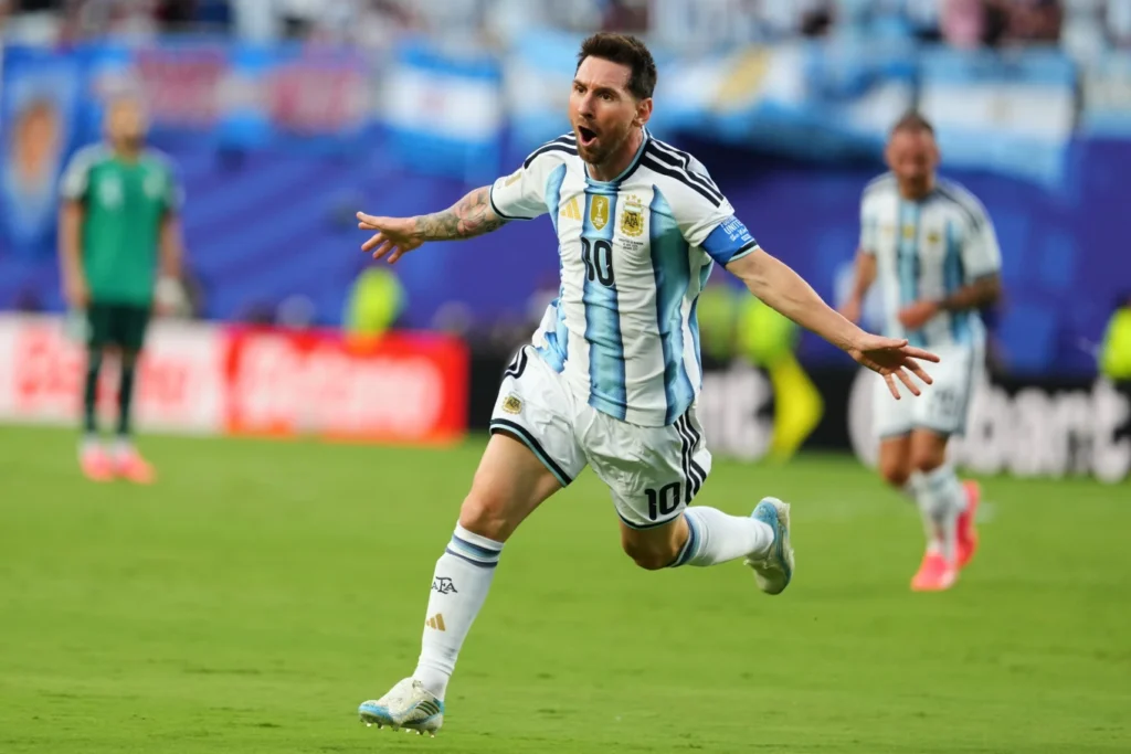 Messi, Mbappé Shine as Argentina and France Open World Cup Campaigns with Victories